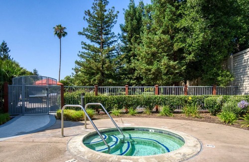Campbell Apartment | Spacious Campbell 1BR w/ W/D, Pool, Gym, walk to WF + TJ, by Blueground