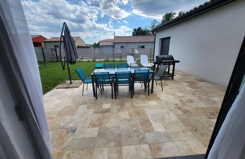 Ruoms Villa | Spacious Evan house (new villa) close to the center and air-conditioned.