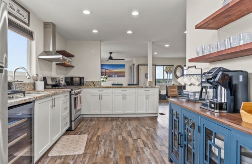 Valencia Park House | Spacious Family Retreat Game Yard 15 Min to DT
