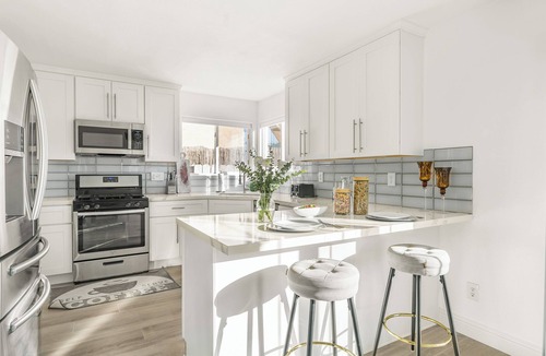 Sorrento Valley House | Spacious Hilltop Home + Firepit + Expansive Patio + Canyon Views | Vista del Sol