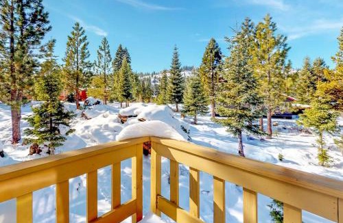 Truckee House | Spacious Home Near Resorts - Access to Shared Pool Hot Tub & Sauna