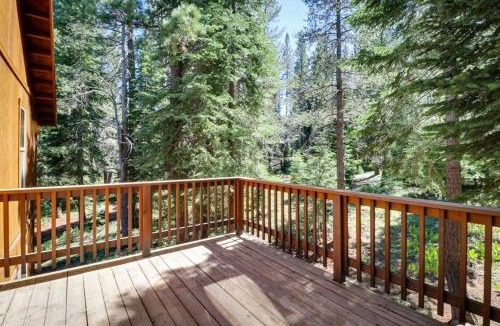 Truckee House | Spacious home near resorts with private hot tub shared pool & new furnishings