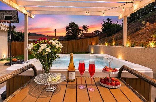 Spring Valley House | Spacious Home with Jacuzzi BBQ & Foosball