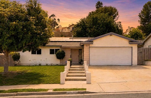Spring Valley House | Spacious Home with Jacuzzi BBQ & Foosball