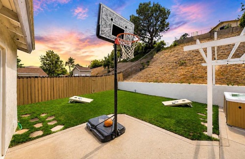 Spring Valley House | Spacious Home with Jacuzzi BBQ & Foosball