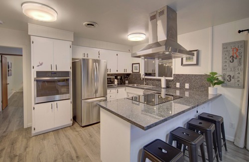 Chico House | Spacious Hot Tub House w Cal King Beds!