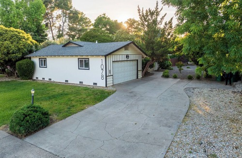 Chico House | Spacious Hot Tub House w Cal King Beds!