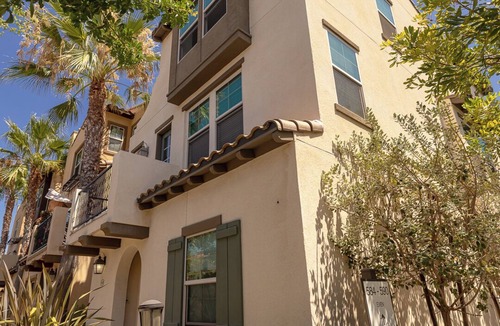 Riverview West House | Spacious Luxury 4BR 15 min to Disney, Family Home, Parking, extra beds, games