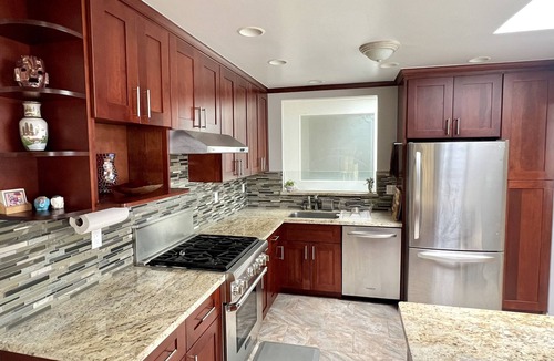 Outer Sunset House | Spacious modern 3BR/3BA House with yard, hottub & parking - with flexible lease!