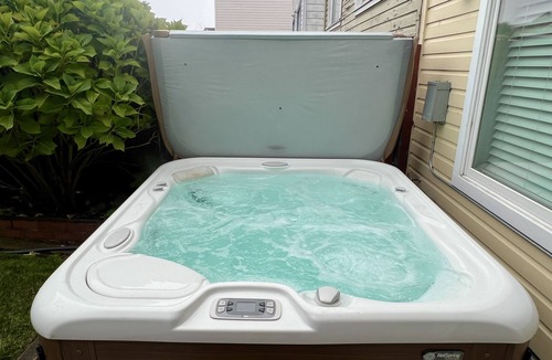 Outer Sunset House | Spacious modern 3BR/3BA House with yard, hottub & parking - with flexible lease!