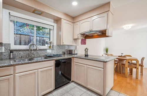 Mountain View House | Spacious Mountain View Duplex in Prime Location