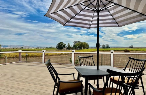 Napa House | Spacious Napa Valley home set amongst the vineyards with resort-style amenities