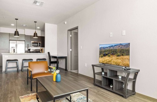 La Buena Vida Apartment | Spacious Westgate CozySuites by stadium w/pool 2