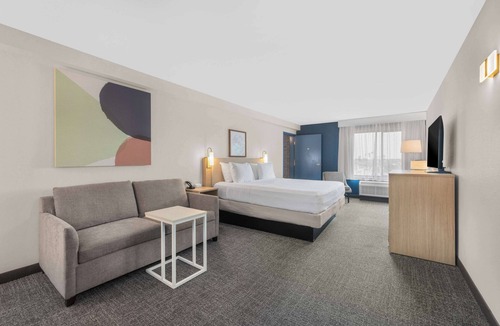 Oleander - Sunset Hotel | Spark by Hilton Bakersfield Central