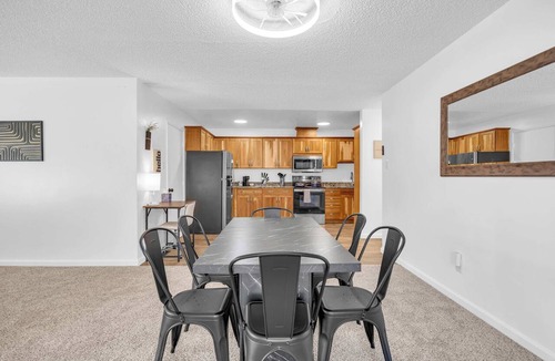 Sparks Apartment | Sparks House: 3BR, Garage/Sleeps 8