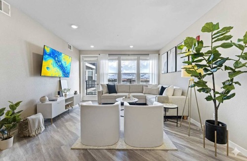 Sparks Apartment | Sparks Marina 2BR · Waterfront Views, Jacuzzi & Pool
