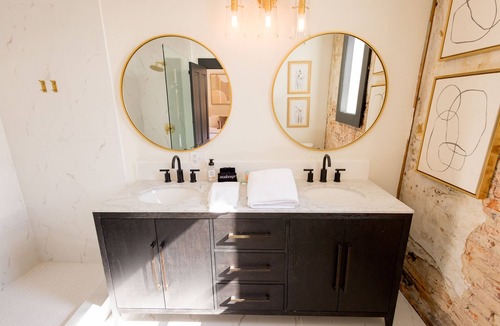 Nevada City Hotel | Speakeasy Suites