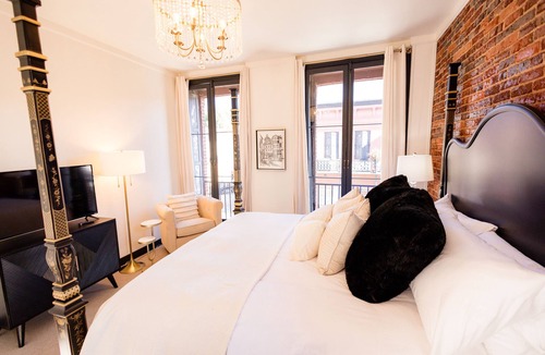 Nevada City Hotel | Speakeasy Suites