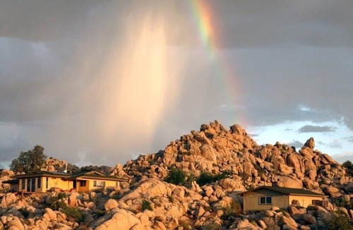 Yucca Valley House | Spectacular boulder setting with stunning vistas