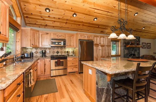 Truckee Cabin | St. Moritz - Spacious Tahoe Donner Home with two decks and bbq-on quiet street