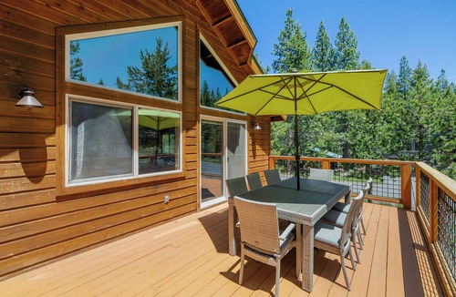 Truckee Cabin | St. Moritz - Spacious Tahoe Donner Home with two decks and bbq-on quiet street