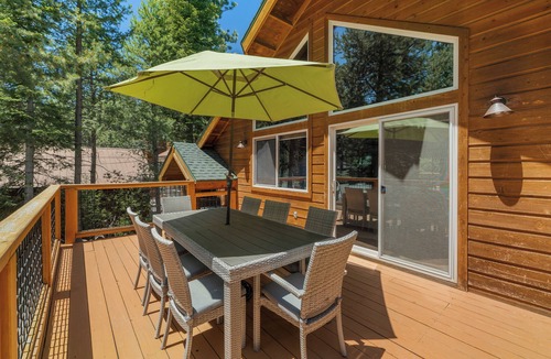 Truckee Cabin | St. Moritz - Spacious Tahoe Donner Home with two decks and bbq-on quiet street