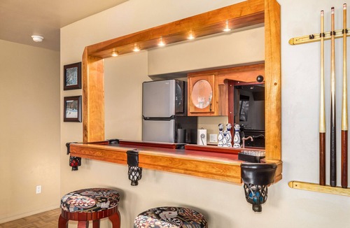 Mountain Club House | Stag's Leap Lodge located near Downtown Courthouse Square and Famous Whiskey Row