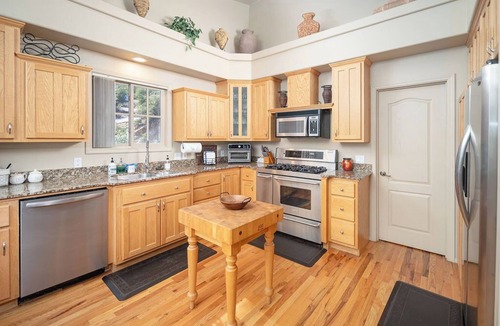 Mountain Club House | Stag's Leap Lodge located near Downtown Courthouse Square and Famous Whiskey Row