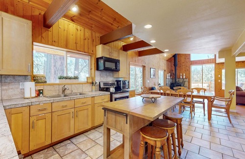 Upper Kingsbury House | Stateline Chalet - 5BR, Panoramic Mountain Views, Dipping Pool & Dry Sauna