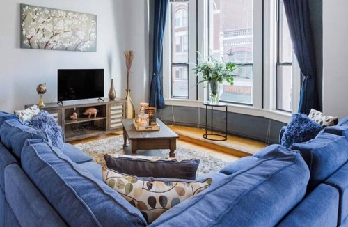 Gaslamp Quarter Hotel | Stay in the Heart of Downtown San Diego. Welcome to your private boutique suite in the center of the Gaslamp Quarter — just minutes from the San Diego Convention Center, Petco Park, top restaurants, rooftop bars, and the waterfront
