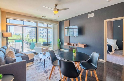 Evans Churchill Apartment | Stay Near DT PHX Balcony, WD, Pool, Gym, Parking