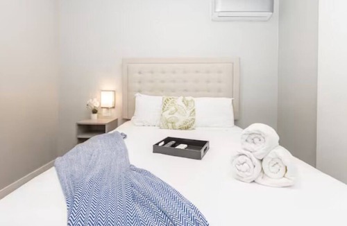 Midway District House | Staycation in San Diego + Walk to All. Wifi+Cable