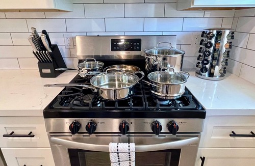 Walnut Creek Apartment | Steps from Broadway Plaza in Walnut Creek