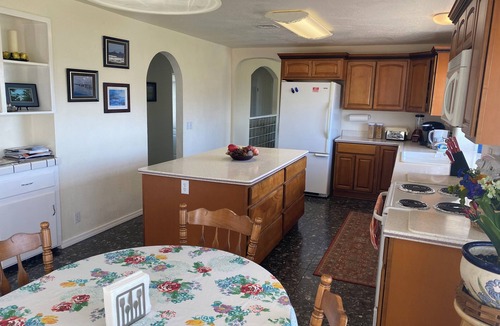 Crescent City House | Steps to beach! Pet friendly.