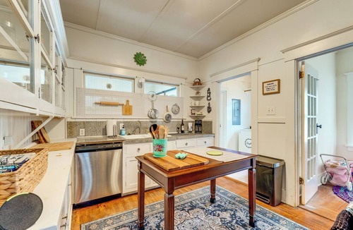 Sonora House | Steps to Main St! Restored Sonora Bungalow w/Yard