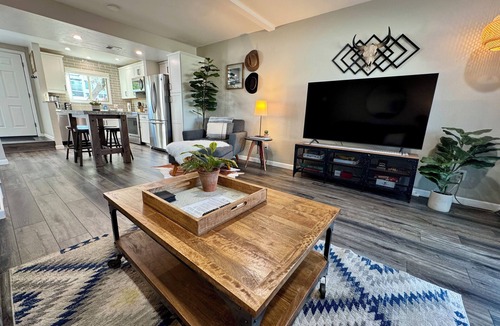 Heatherbrae House House | Steps to OldTown! Cute 2bdrm w/Private Patio, Laundry, Covered Parking & Pool