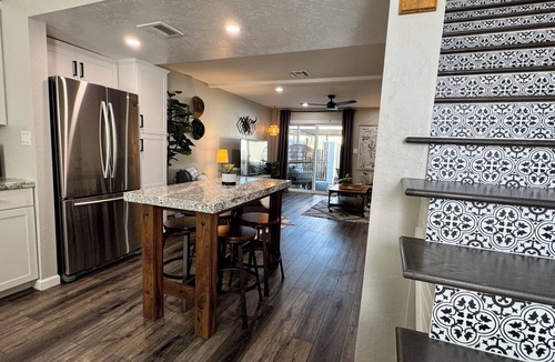 Heatherbrae House House | Steps to OldTown! Cute 2bdrm w/Private Patio, Laundry, Covered Parking & Pool
