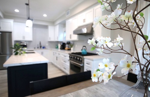Silver Strand House | Steps to Sand: Game Room, Family Beach Retreat, 4 Ensuites, Pets OK