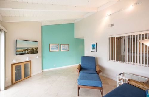 West Newport House | Steps to the Sand - Walk to Newport Pier, Shopping, Restaurants, and More!
