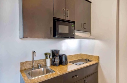 Oildale Hotel | Studio 6 Bakersfield 2 Full Beds | Smoki