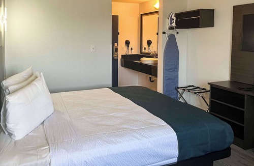 Delano Hotel | Studio 6 Suites Delano, CA