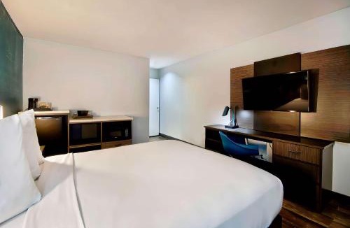 Lawndale Hotel | Studio 6 Suites Lawndale, CA South Bay