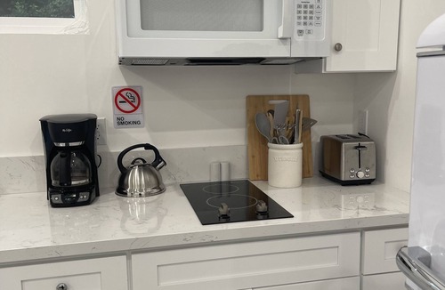 North Hollywood House | Studio City Guesthouse ~ 30 Day Stays