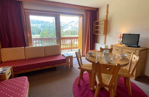 Meribel Apartment | Studio for 4 in Méribel Altiport, ski-in/ski-out, pets allowed