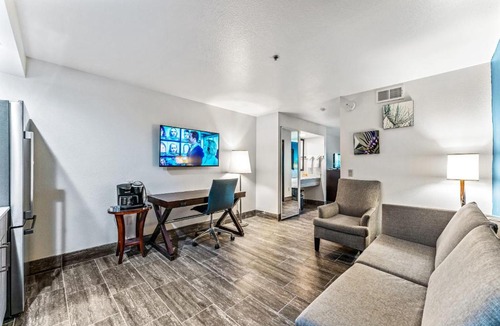 Tempe Apartment | Studio Full Kitchen Tempe Studio w pool, jacuzzi, gym perfect location No Pets