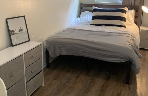 Ocean Park Apartment | Studio Room & Full Bathroom 6 Blocks to the Beach!