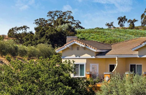 Napa Apartment | Studio, Sleeps 4, at Vino Bello Resort, Napa!