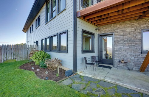 Smith River Apartment | Stunning 360 Ocean Views, Near Redwoods NP!