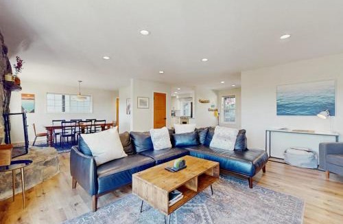 Tahoma House | Stunning Home with Private Dock Pier and Beaches Lake Views