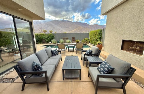 Baristo House | Stunning mountain-view 2-bedroom town home in central Palm Springs
